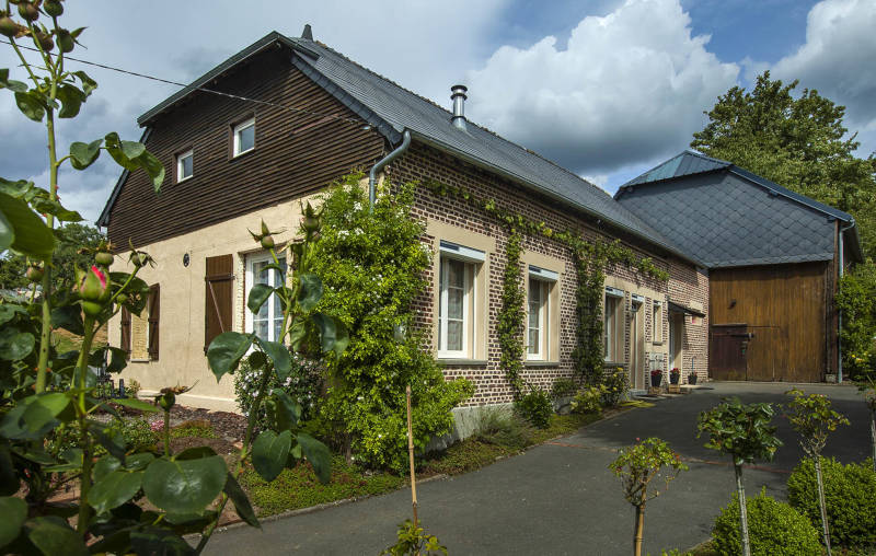 Gite de groupe avec piscine dans les Ardennes, La Charmille et Le Cottage Abel à Rubigny