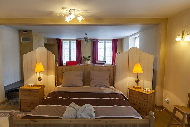 Gite de groupe avec cheminée dans les Ardennes, La Charmille à Rubigny